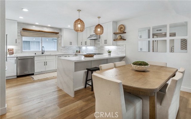 Detail Gallery Image 5 of 15 For 13232 Fiji Way #G,  Marina Del Rey,  CA 90292 - 3 Beds | 2/1 Baths