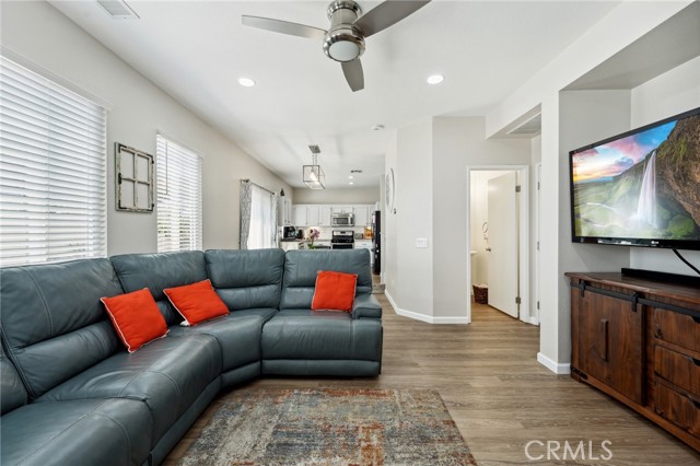 293 Belize Way, Oceanside CA: https://media.crmls.org/medias/e13321da-8ae6-45d4-933d-58c0a546942c.jpg