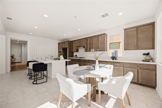 16114 Almond Avenue, Chino CA: https://media.crmls.org/medias/e1334660-468b-46e4-8584-1a304459fd38.jpg