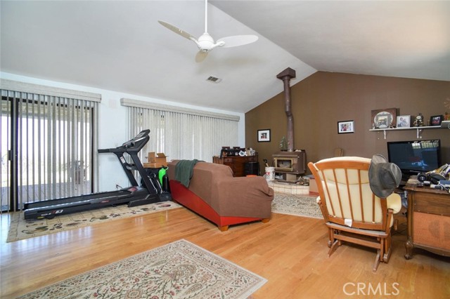 Detail Gallery Image 8 of 32 For 300 Stoney Oaks Bld, Oroville,  CA 95966 - 3 Beds | 2/1 Baths