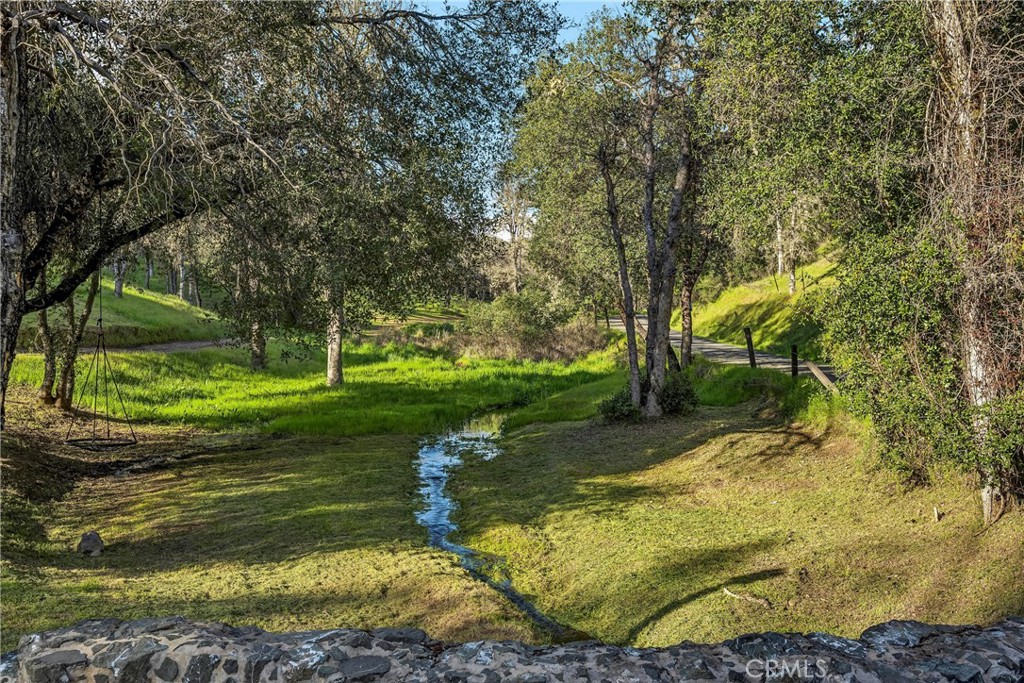 https://media.crmls.org/medias/e134b6ab-8ad5-4b17-befa-e0c8b3fd866a.jpg?preset=X-Large