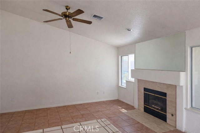 Detail Gallery Image 4 of 25 For 12590 High Desert, Victorville,  CA 92392 - 4 Beds | 2 Baths