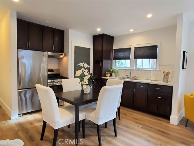 908 Victoria Avenue, Venice CA: https://media.crmls.org/medias/e13617f2-5c8a-4286-bd7a-7b47cbe02d5a.jpg