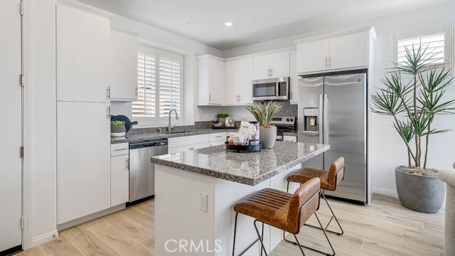 Detail Gallery Image 2 of 20 For 1212 Yeager Ave, Rialto,  CA 92376 - 3 Beds | 2/1 Baths