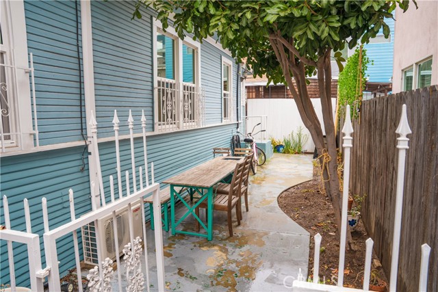 Detail Gallery Image 20 of 21 For 122 Lime Ave, Long Beach,  CA 90802 - 2 Beds | 2 Baths