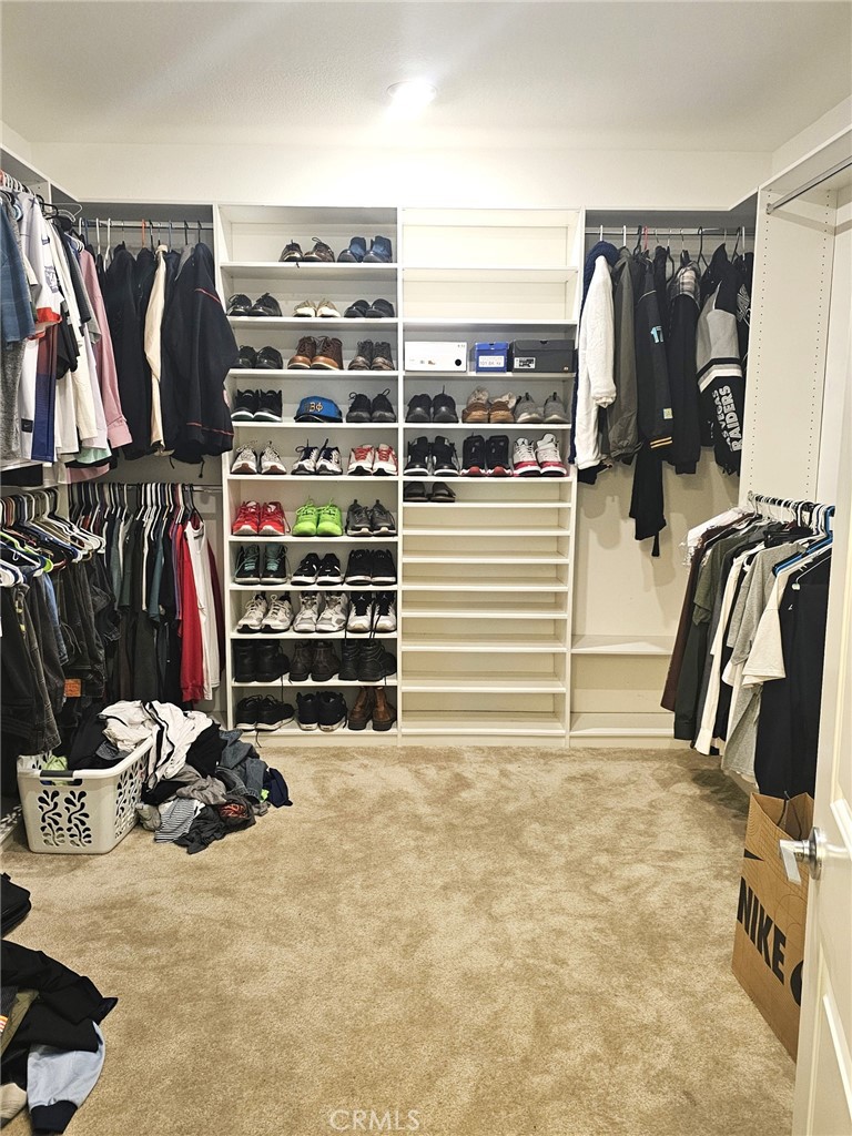 https://media.crmls.org/medias/e138910f-dbd7-414b-ac06-5122384396f6.jpg?preset=X-Large