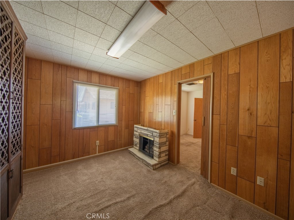 https://media.crmls.org/medias/e1389600-9dc6-4e82-aac6-016e55044227.jpg?preset=X-Large