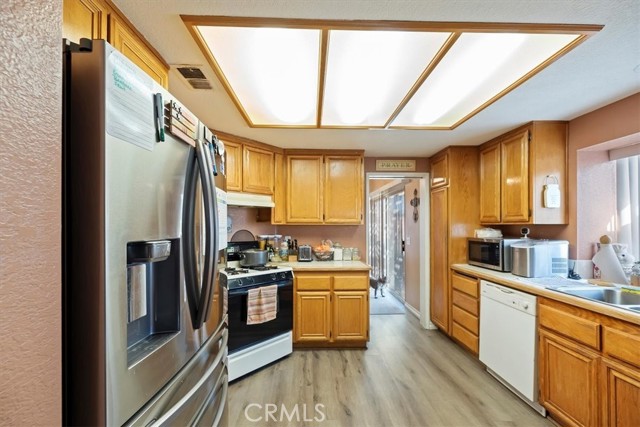 429 Colfax Circle, Corona CA: https://media.crmls.org/medias/e138c0ac-f205-4330-b752-caac5aa74c9b.jpg
