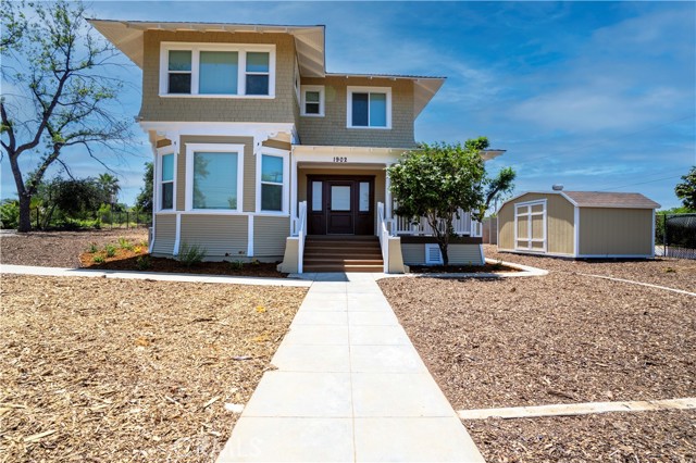 Detail Gallery Image 1 of 28 For 1902 E Citrus Ave, Redlands,  CA 92374 - 4 Beds | 1/1 Baths