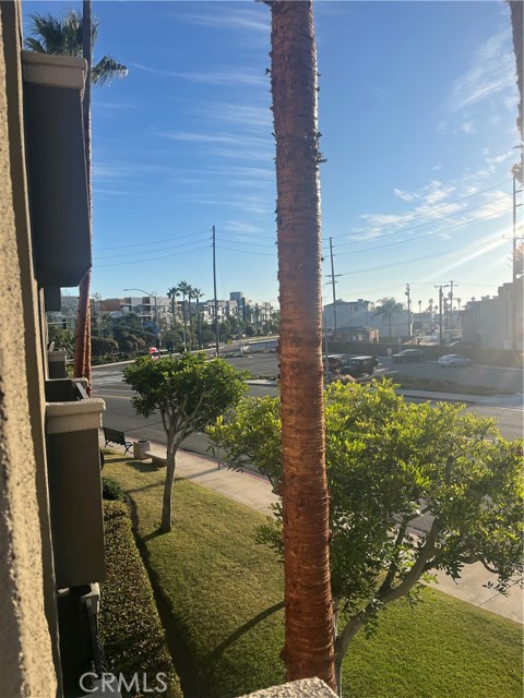 Detail Gallery Image 3 of 7 For 310 Lake St #213,  Huntington Beach,  CA 92648 - 2 Beds | 2 Baths