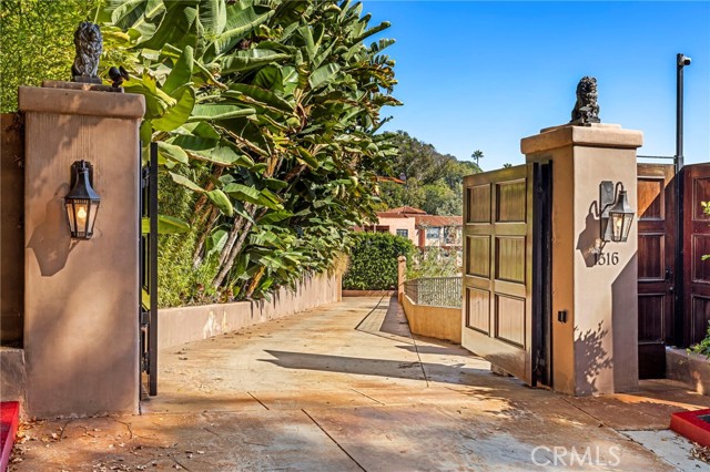 Detail Gallery Image 3 of 74 For 1316 Beverly Grove Pl, Beverly Hills,  CA 90210 - 5 Beds | 7/2 Baths