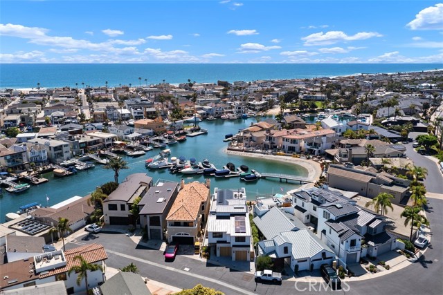 20 Balboa Coves, Newport Beach CA: https://media.crmls.org/medias/e139f1c5-302b-418c-803a-d1a0877f6892.jpg