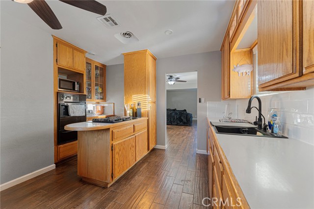 9646 Palmetto Avenue, Fontana CA: https://media.crmls.org/medias/e13a45cc-bedf-4ca9-9f3d-a87b77678c99.jpg