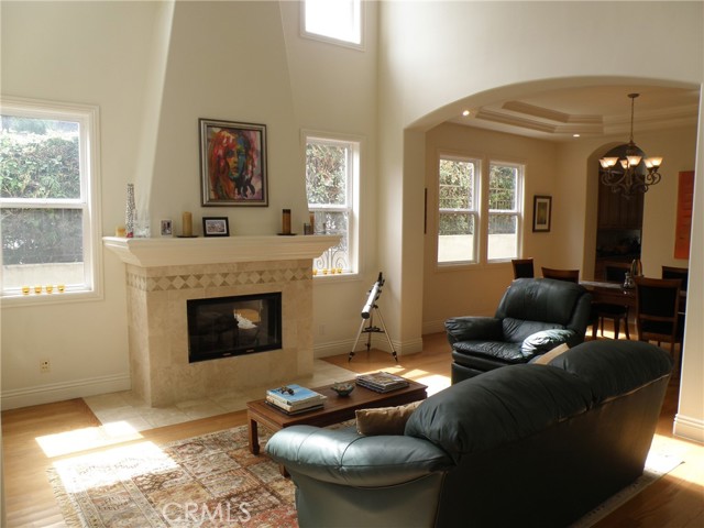 1201 2nd Street, Manhattan Beach CA: https://media.crmls.org/medias/e13a570c-0e43-46bd-a11e-ede977431e56.jpg