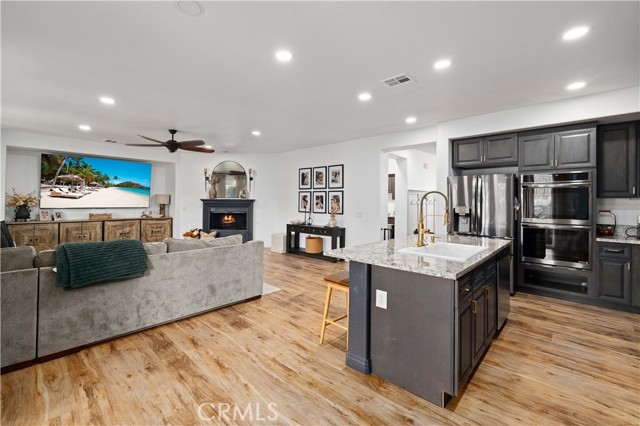 5080 Meadowsweet Drive, Palmdale CA: https://media.crmls.org/medias/e13a8cc3-200c-45fb-86a7-9c7462a233dd.jpg