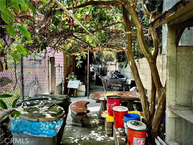 Detail Gallery Image 5 of 8 For 1605 W 35th, Los Angeles,  CA 90018 - 2 Beds | 1 Baths