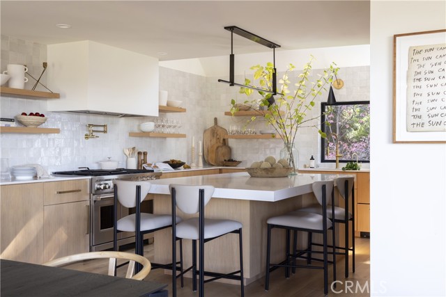 Detail Gallery Image 4 of 47 For 654 S Cumberland, Lake Arrowhead,  CA 92352 - 5 Beds | 5 Baths