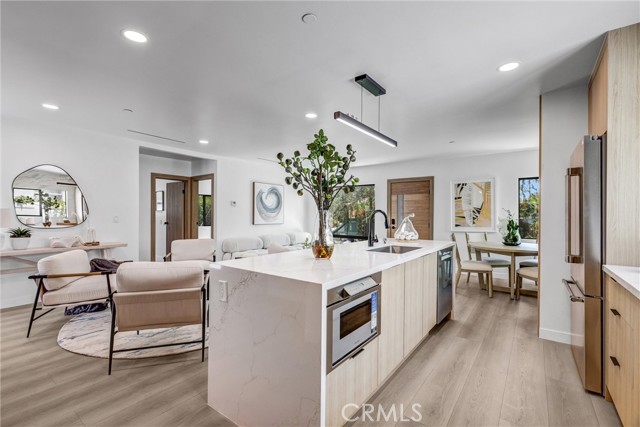 5222 Cedros Avenue, Sherman Oaks CA: https://media.crmls.org/medias/e13b6417-cd46-48c9-9ee2-7d65878b780c.jpg
