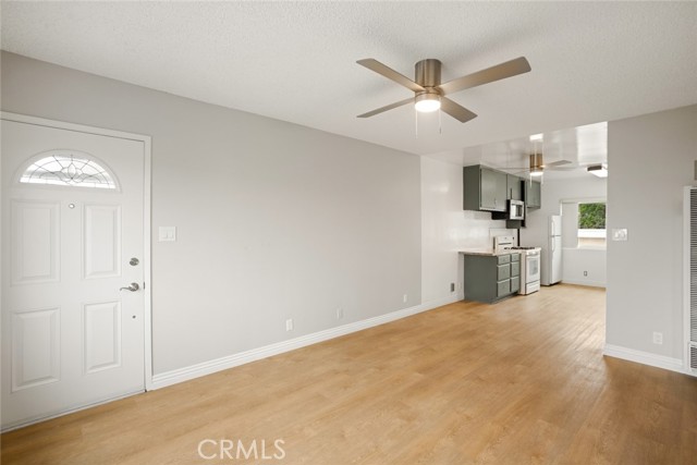 740 W 27th Street, San Pedro CA: https://media.crmls.org/medias/e13bbc42-e987-448b-aa14-75ca12c9cb1a.jpg