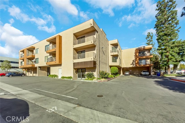 Detail Gallery Image 1 of 1 For 6815 Remmet Ave #212,  Canoga Park,  CA 91303 - 1 Beds | 1 Baths