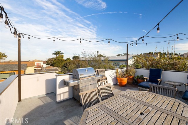 1204 19th Street, Hermosa Beach, California 90254, 3 Bedrooms Bedrooms, ,2 BathroomsBathrooms,Residential,Sold,19th,SB25046452