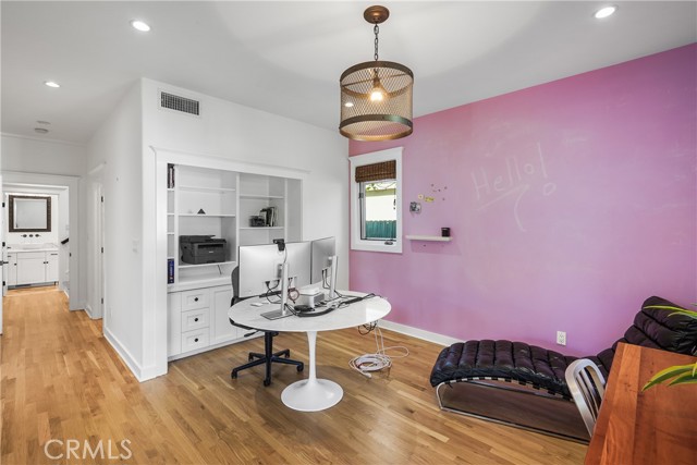 Detail Gallery Image 23 of 49 For 2464 Walnut Ave, Venice,  CA 90291 - 4 Beds | 3/1 Baths