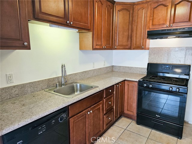 Detail Gallery Image 5 of 18 For 10566 Sunland Bld #1,  Sunland,  CA 91040 - 3 Beds | 2/1 Baths