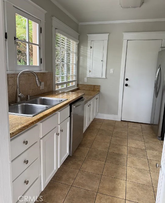 224 19th Street, Hermosa Beach CA: https://media.crmls.org/medias/e140de28-b91f-405c-ad9a-0f547192944a.jpg