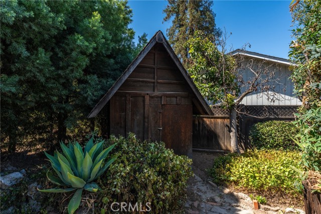 527 W Palm Avenue, Redlands CA: https://media.crmls.org/medias/e1413b24-910a-406e-9305-38e14be4df9f.jpg