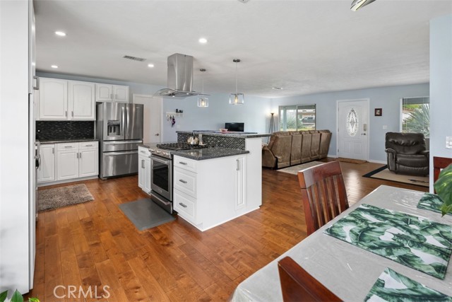 142 Hope Street, Ramona CA: https://media.crmls.org/medias/e1418b54-05c8-40b9-b21c-e41226f8196b.jpg