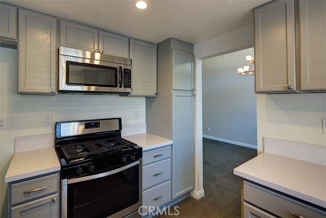 Detail Gallery Image 10 of 24 For 13162 Glandt Ct, Corona,  CA 92883 - 3 Beds | 2/1 Baths