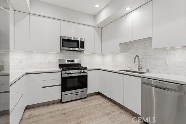 5820 La Mirada Avenue, 401 photo 11