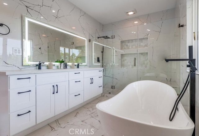 Detail Gallery Image 5 of 21 For 22555 Califa St, Woodland Hills,  CA 91367 - 7 Beds | 7 Baths