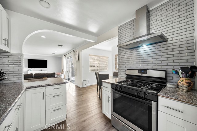 Detail Gallery Image 13 of 41 For 18019 Tiara, Encino,  CA 91316 - 4 Beds | 2 Baths