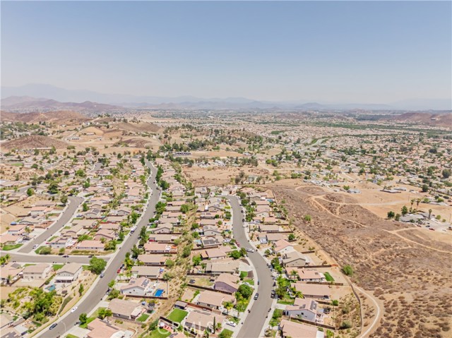 23470 Badger Creek Lane, Menifee CA: https://media.crmls.org/medias/e144a6e2-d335-42d3-ab2c-4d0aeb667238.jpg