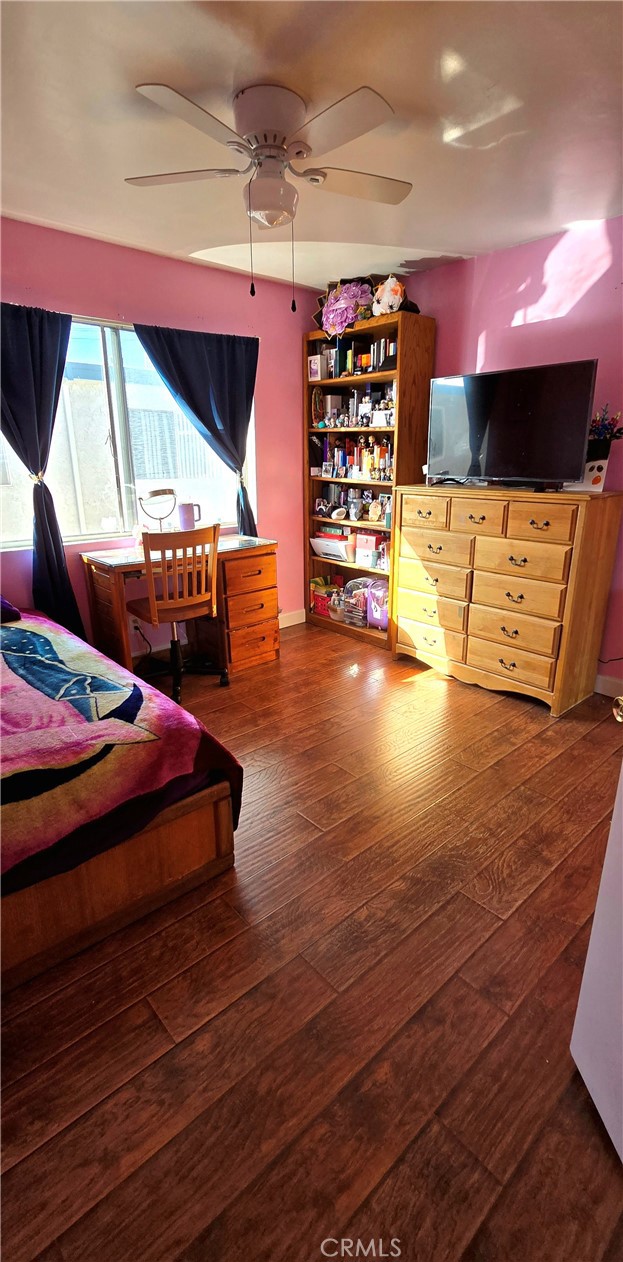 14287 Foothill Boulevard, Sylmar CA: https://media.crmls.org/medias/e144ab97-ccac-4805-8344-140a4665a7f0.jpg