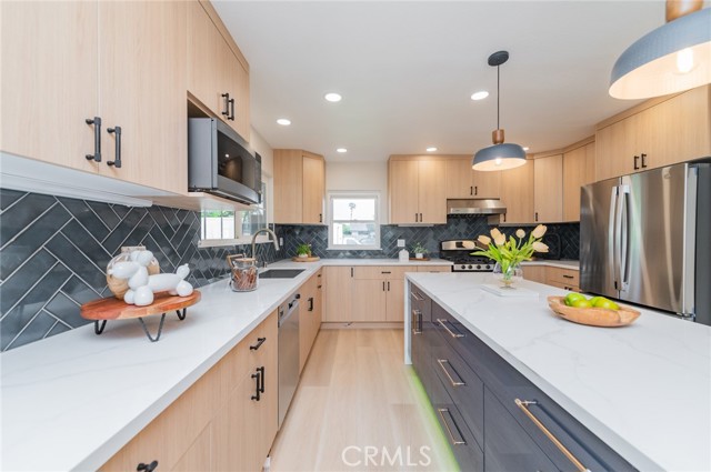 921 Azalea Avenue, Placentia CA: https://media.crmls.org/medias/e1454fdc-893f-4de9-a460-0e2233081aa7.jpg