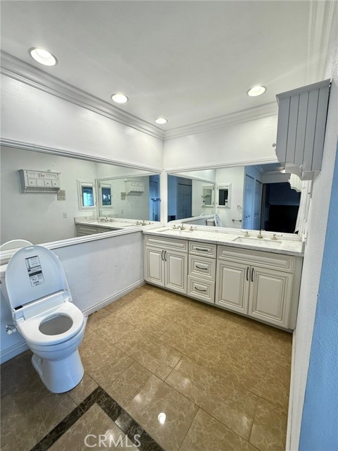 Detail Gallery Image 18 of 33 For 213 E Borromeo, Placentia,  CA 92870 - 5 Beds | 4 Baths