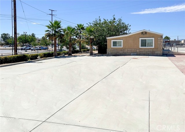 16088 Bear Valley Road, Victorville, California 92395, ,Commercial Lease,For Rent,16088 Bear Valley Road,CRHD23151020