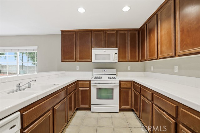 Detail Gallery Image 9 of 25 For 25868 Iris Ave #B,  Moreno Valley,  CA 92551 - 2 Beds | 2/1 Baths