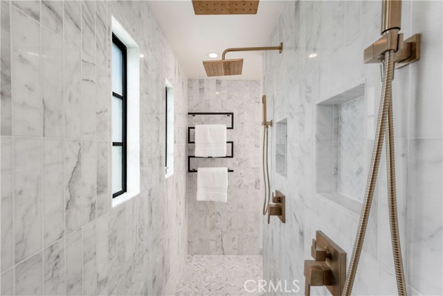 Primary Dual Showers