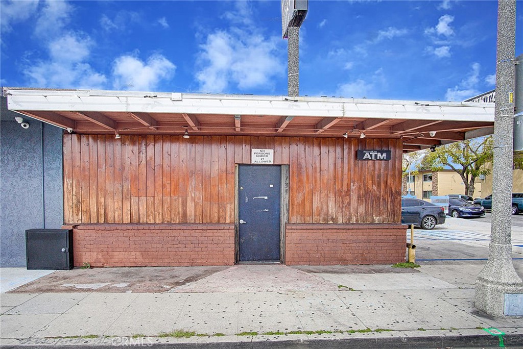 1739 E Artesia Boulevard, Long Beach, CA 90805