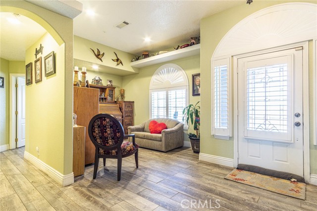 Detail Gallery Image 7 of 64 For 9735 Elsinore Rd, Oak Hills,  CA 92344 - 4 Beds | 2/1 Baths