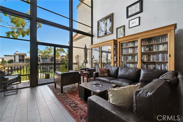 7322 Marina Pacifica N Drive, Long Beach CA: https://media.crmls.org/medias/e1483b36-2a46-41c9-bfbe-62f422c98f02.jpg