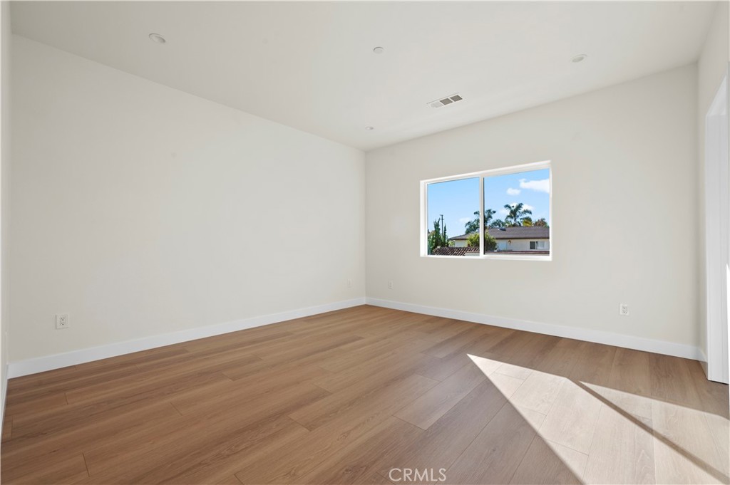 MLS #OC25253917 image #5