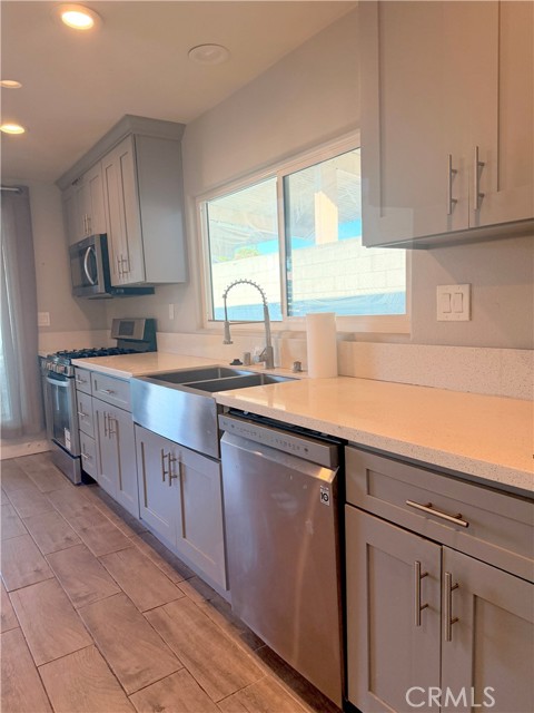 Detail Gallery Image 10 of 33 For 18631 Warren, Tustin,  CA 92780 - 2 Beds | 2 Baths