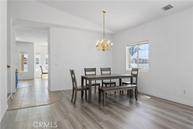 18075 Lakeview Drive, Victorville CA: https://media.crmls.org/medias/e148816b-eff5-49f2-bee5-c8887f0ddb65.jpg