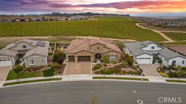851 Trail View Place, Nipomo CA: https://media.crmls.org/medias/e148a36d-4016-49d6-a8d2-9de09fc95479.jpg