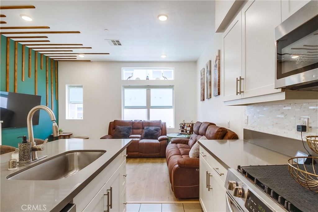 MLS #OC25117996 img 9