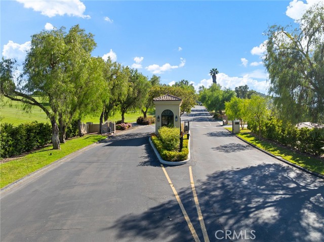 29122 Laurel Valley Drive, Vista CA: https://media.crmls.org/medias/e1491270-2980-49ea-bfb1-db692f65ff99.jpg